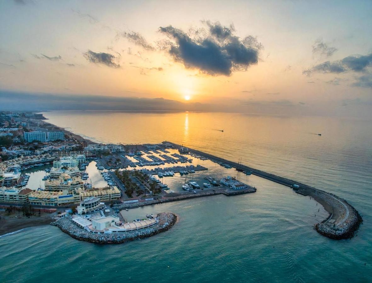 Benalmadena Beachfront Puerto Marina Sunrise Extérieur photo